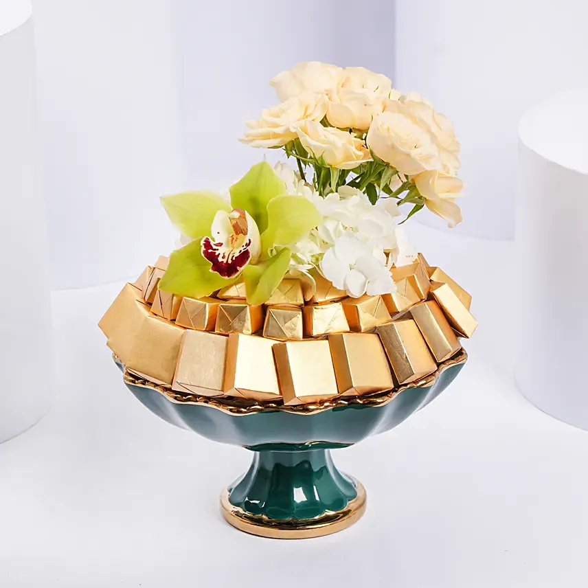 Premium Tray of Chocolates and Flowers Premium Tray of Chocolates and Flowers: Eid Mubarak Flowers