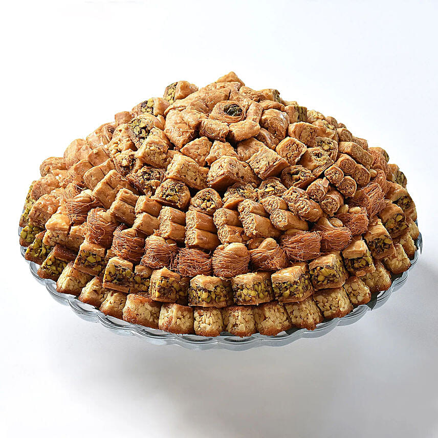 Premium tray with Mixed Baklava by Wafi Premium tray with Mixed Baklava by Wafi: Ramadan Gifts to Abu Dhabi