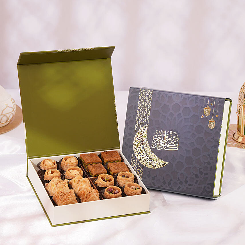 بوكس بقلاوة صغير بوكس بقلاوة صغير: حلويات لبنانية