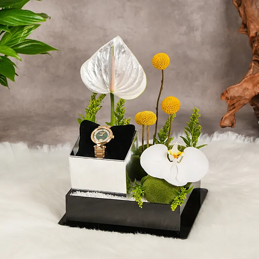 ساعة شيروتي ذهبية فاخرة في بوكس ورد مع أنثوريوم ساعة شيروتي ذهبية فاخرة في بوكس ورد مع أنثوريوم: إكسسوارات