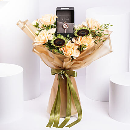 Titan Raga Watch for her Rose Gold with Flowers: Watches for Women