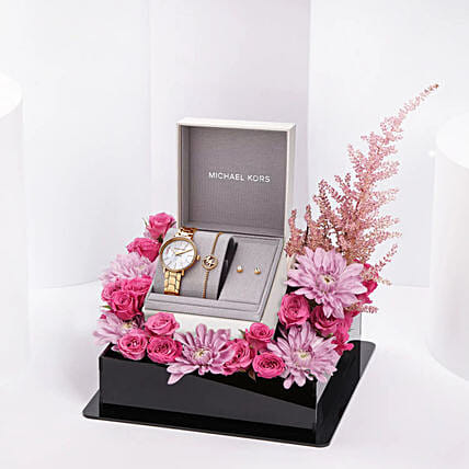 Michael Kors Watch And Jewlery Gift Set For Her: Michael Kors Watches