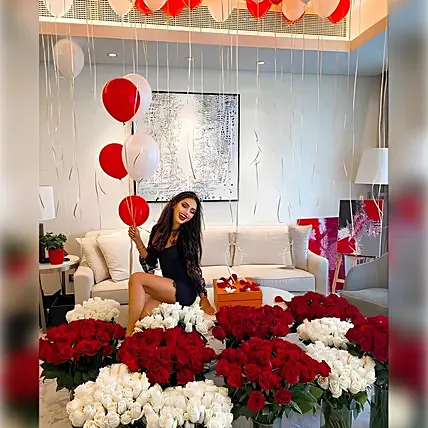 Balloons with Room Full of Roses: Balloon Decorations