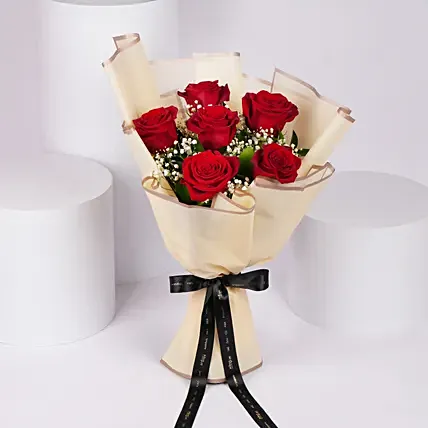 Bunch Of Ravishing Roses: Kiss Day Flowers
