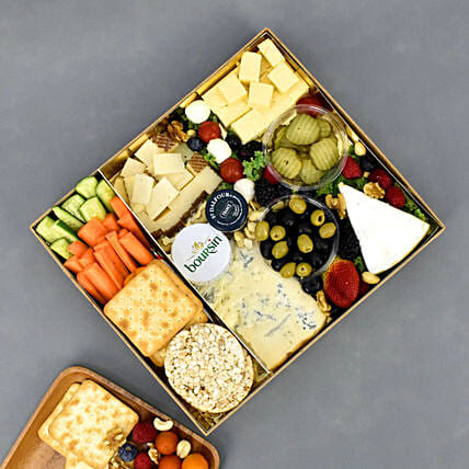 Cheese Box For Vegetarians: Thanksgiving Day Gifts