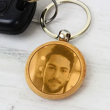 Engarved Photo Round Key Chain: Engraved Gifts in Dubai