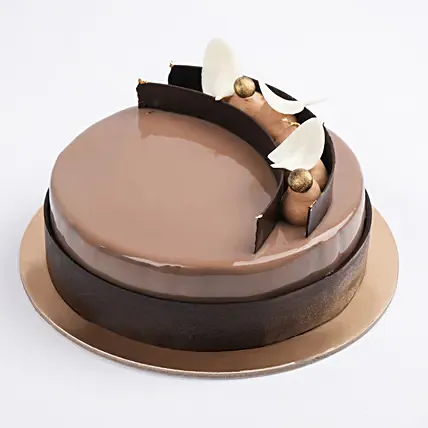 Luxurious Caramel Gold Fudge Cake: Birthday cake for Boyfriend