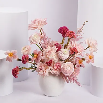 مزهرية أسرار الورود: تنسيقات ورود