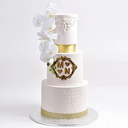 Moulded Ivory Wedding Cake: Wedding Cakes