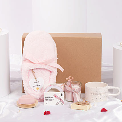 Pink Valentines Day Gift Box: Valentine Hampers to Ajman