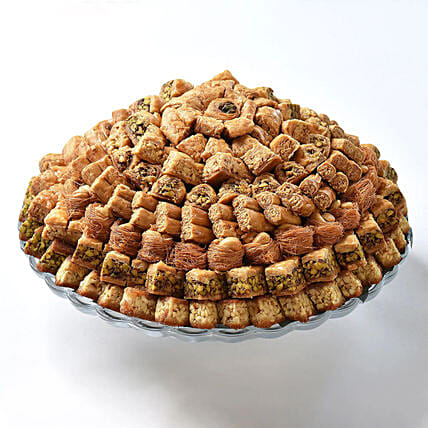 Premium tray with Mixed Baklava by Wafi: Ramadan Gifts to Abu Dhabi