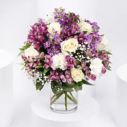 Purple and White Floral Bunch In Glass Vase: Purple Rose Bouquets