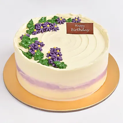 كيك شوكولاتة مغطى بكريمة بيضاء وموف نصف كيلو: 