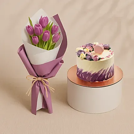 بوكيه ورد توليب ارجواني و كيك بالماكرون: هدايا للبنات