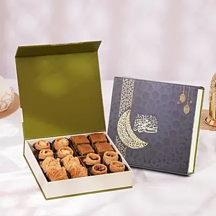 بوكس بقلاوة صغير: حلويات لبنانية