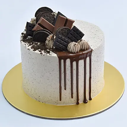 Ultimate Chocolate Oreo Cake: 