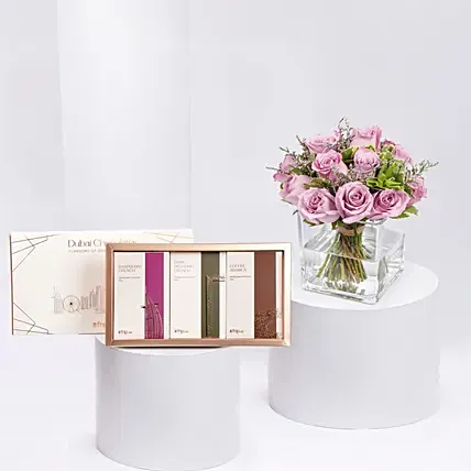 كومبو مزهرية ورد أرجواني مع بوكس شوكولاتة دبي: Dubai Chocolates