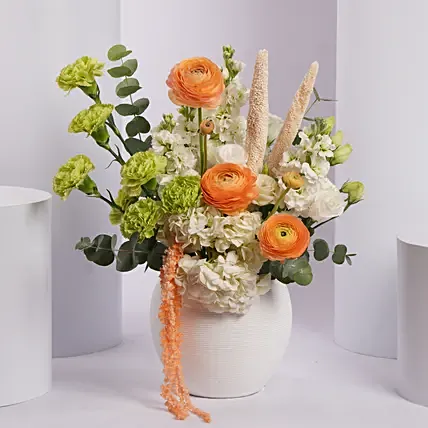 فازة ورد وهج الفخامة: هدايا عيد ميلاد اون لاين