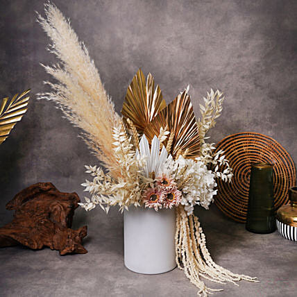 Whimsical Dry Flowers Arrangement: Christmas Home Decor