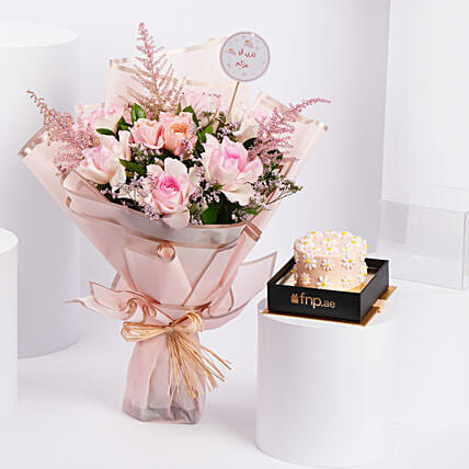 كيك وورد أناقة الزهري: توصيل كيك و ورد أون لاين