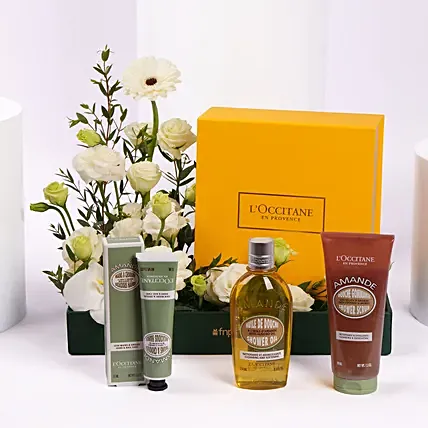 L&rsquo;Occitane Almond Shower Kit Gift Set: 