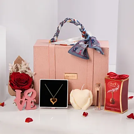 Blush Of Love Hamper: 