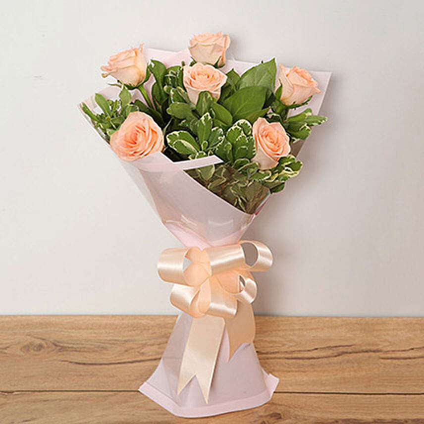 6 Gracefull Peach roses bouquet