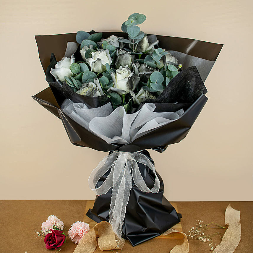 Beautifully Tied Black Roses Bouquet 18 Stems