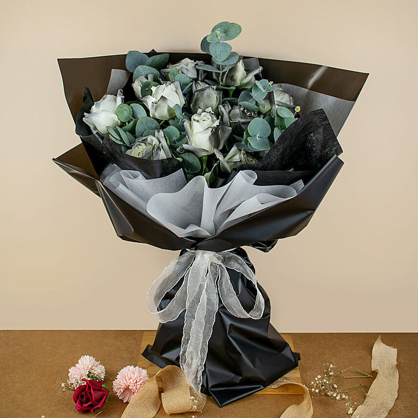 Beautifully Tied Black Roses Bouquet 6 Stems