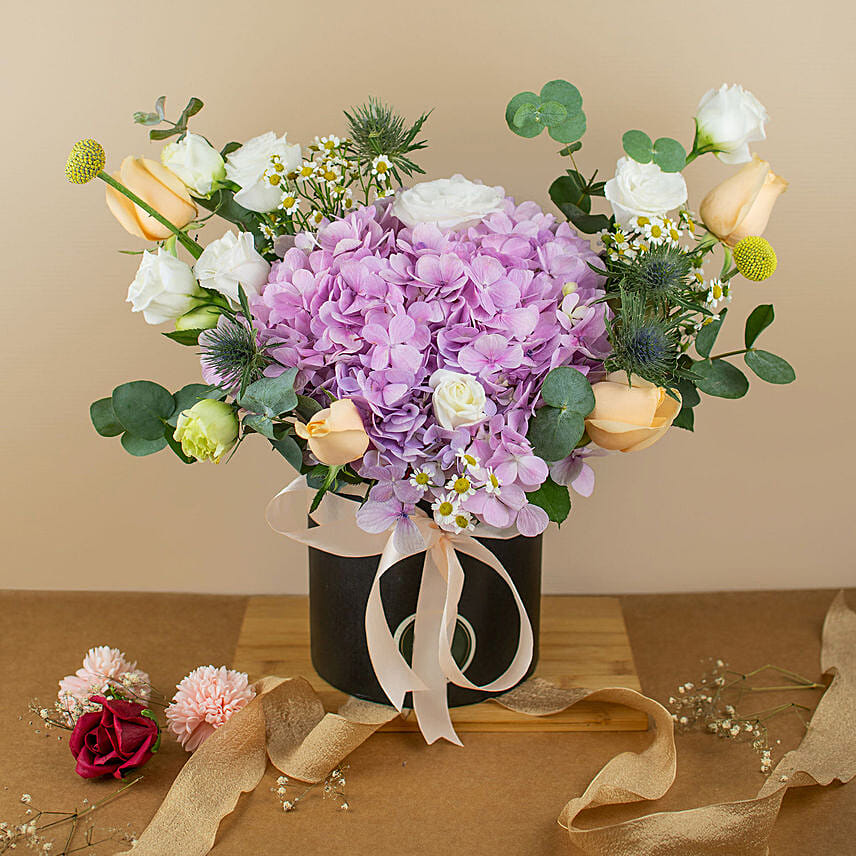 Mixed Roses And Hydrangea Black Round Box