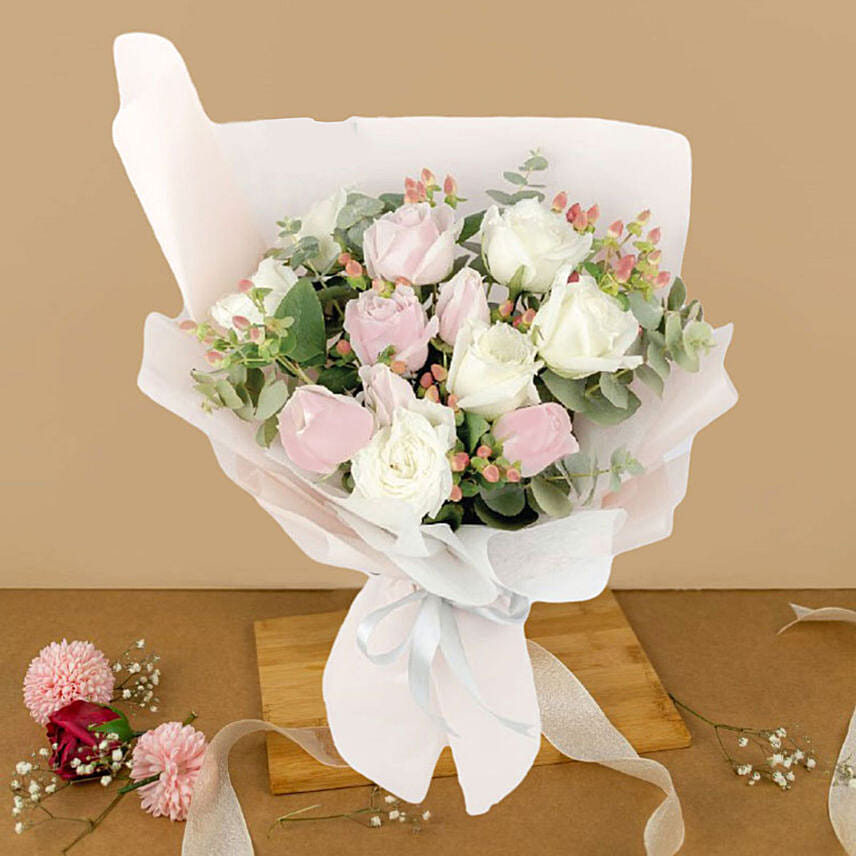 Charming Cream And Pink Roses Bouquet 12 Stems