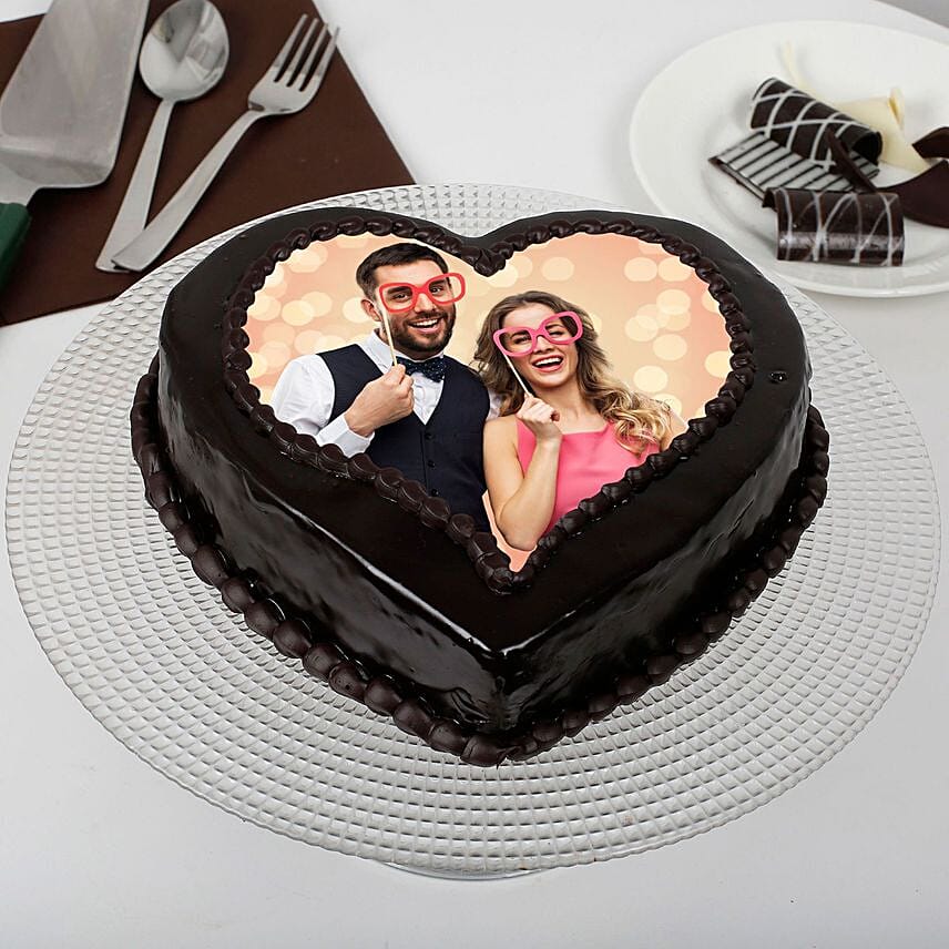 ترافل كيك قلب مع طباعة صورة نص كيلو