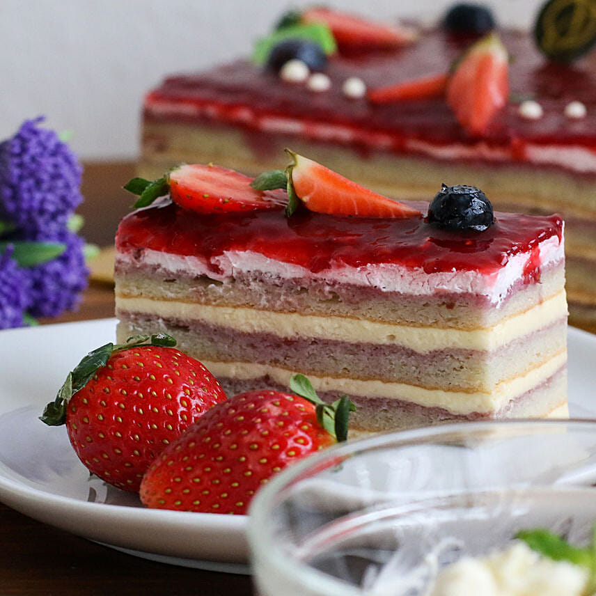 Tempting Raspberry Cheese Sponge Cake 500g