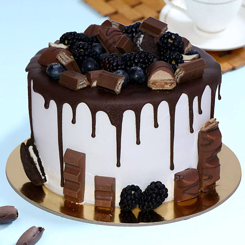 Delicious Choco Vanilla Cake Half Kg