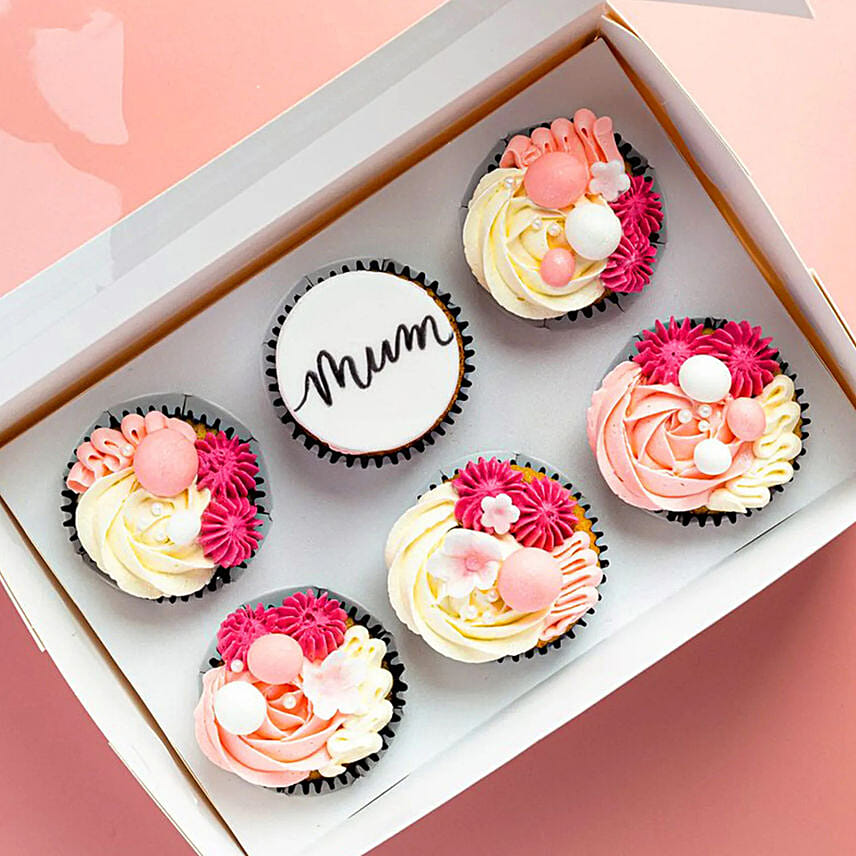 Mothers Day Red Velvet Cupcake Mothers Day Red Velvet Cupcake: هدايا عيد الأم في عُمان