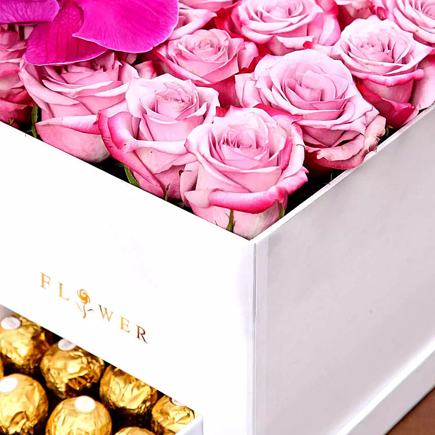 بوكس ورد بنفسجي وشوكولاتة