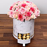 صندوق أنيق من الورود الوردية والشوكولاتة
