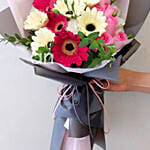 باقة جميلة بتشكيلة زهور ساحرة