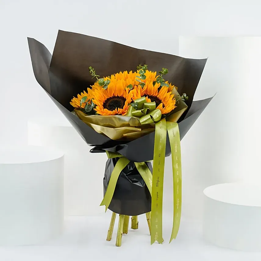Elegant Sunflower Bouquet Elegant Sunflower Bouquet: أرسل عباد الشمس إلى قطر