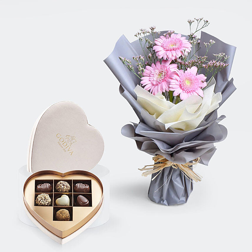 Godiva | Beige Velvet Heart Gift Box - 7 Pieces & Pretty Gerberas Bouquet Godiva | Beige Velvet Heart Gift Box - 7 Pieces & Pretty Gerberas Bouquet: شوكولاته جوديفا في قطر