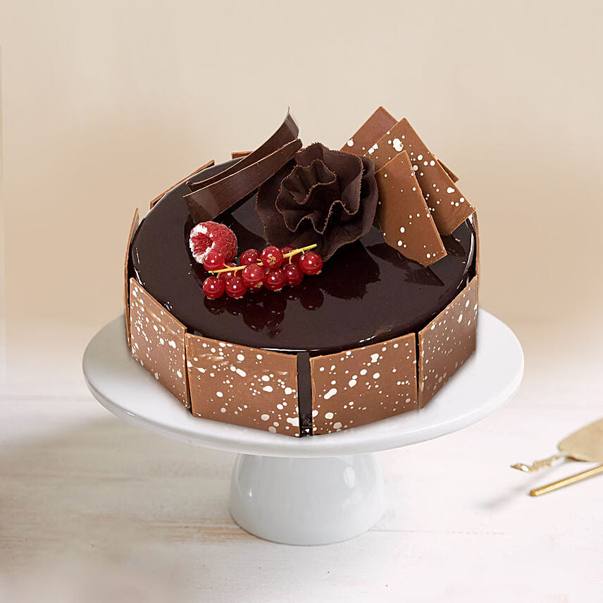 Appetizing Fudge Cake 4 Portion