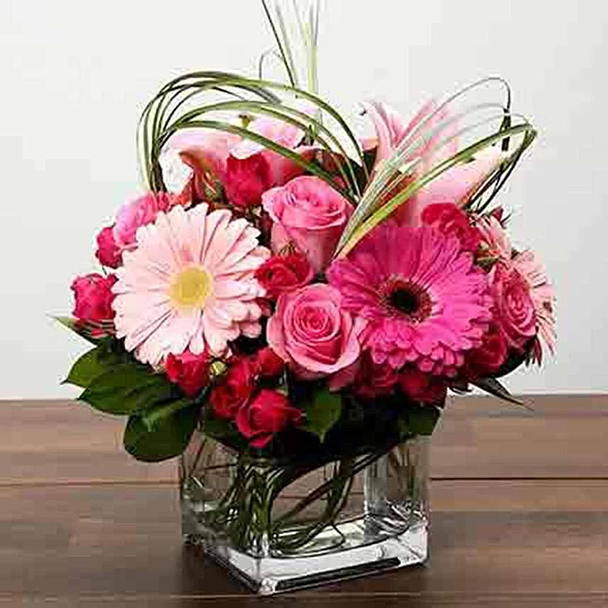 Lovely Roses and Gerbera Arrangement In Glass Vase