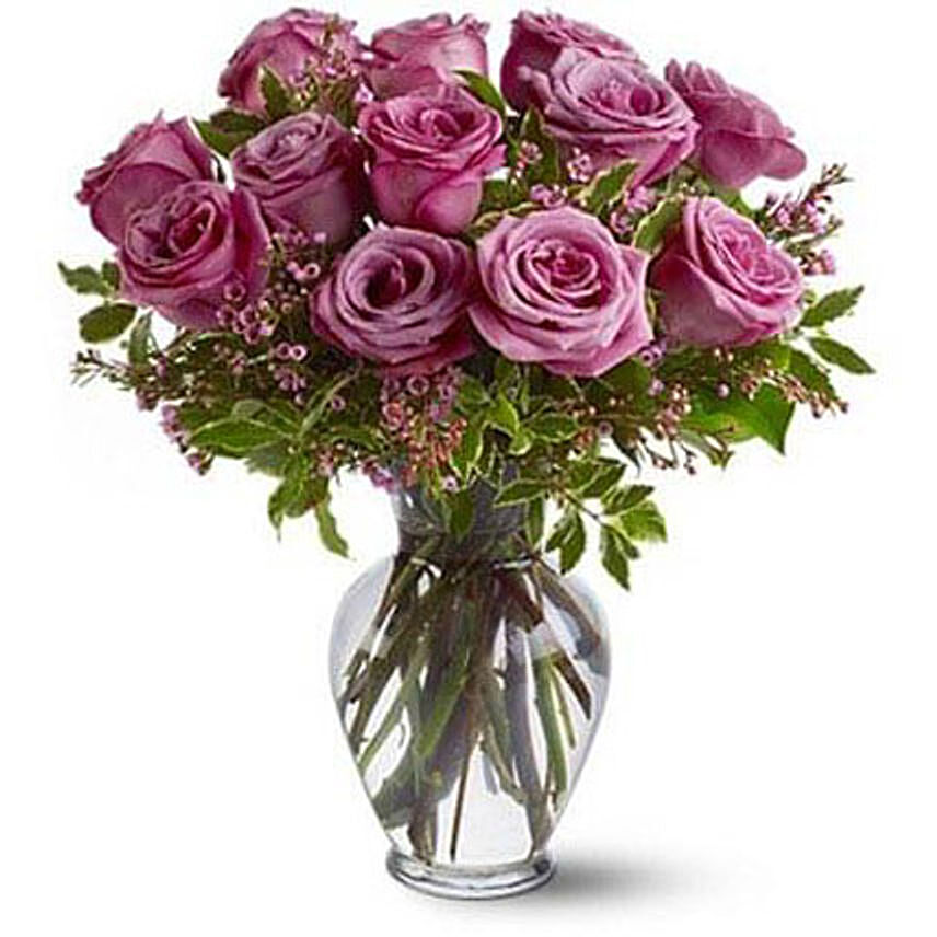 Dozen Levender Roses In Glass Vase