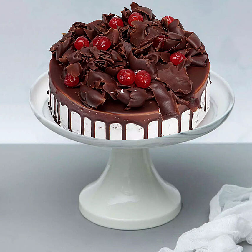 Dripping Red Cherries Black Forest Cake Half Kg