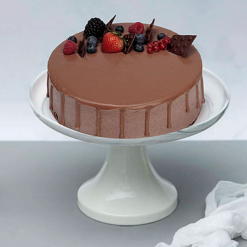 Luscious Berries Chocolate Cake Half Kg