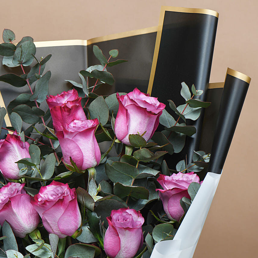 Purple Roses Bucket أون لاين Enchanted Purple Roses Bouquet توصيل هدايا في Qatar - FNP