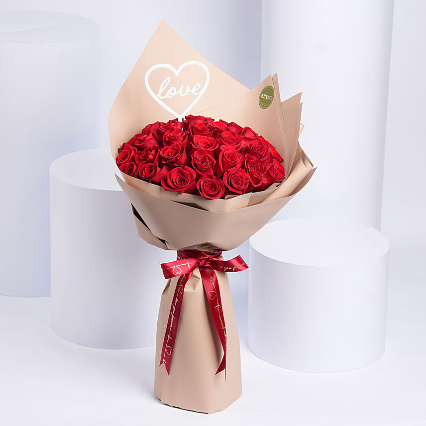 باقة 35 وردة جوري أحمر في غلاف بيج فاخر - هدية أنيقة