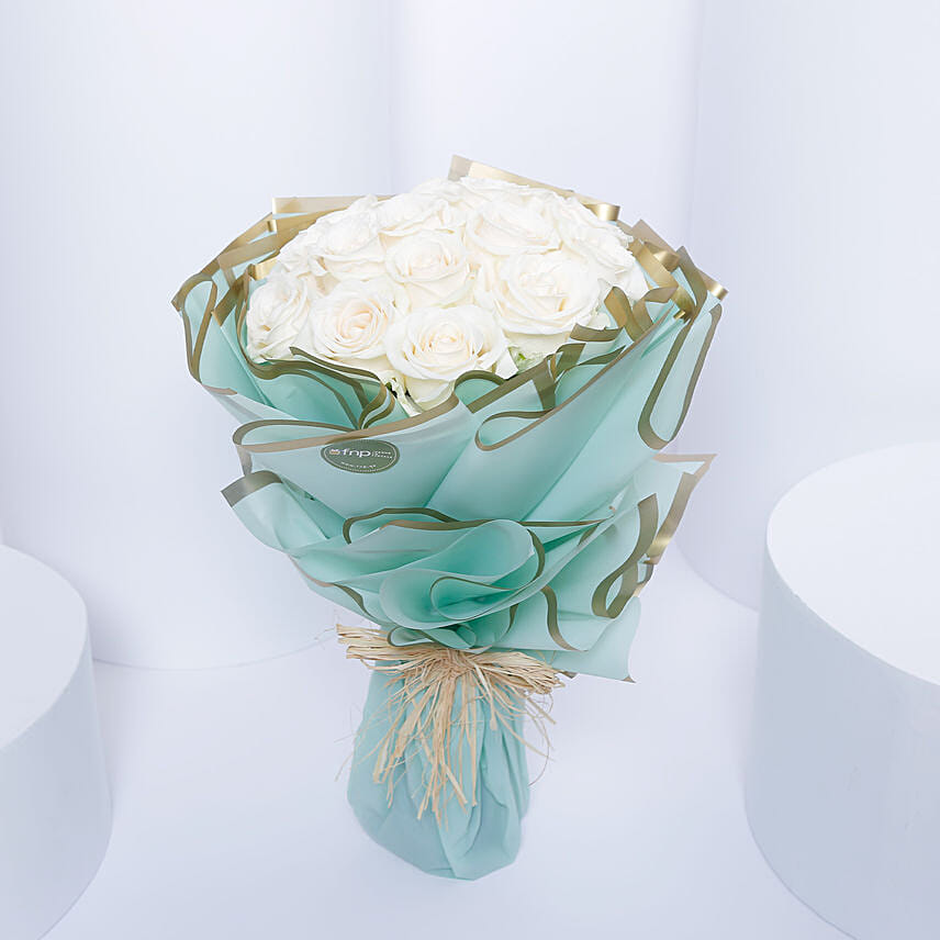15 White Roses Bouquet 15 White Roses Bouquet: هدايا رمضان في قطر