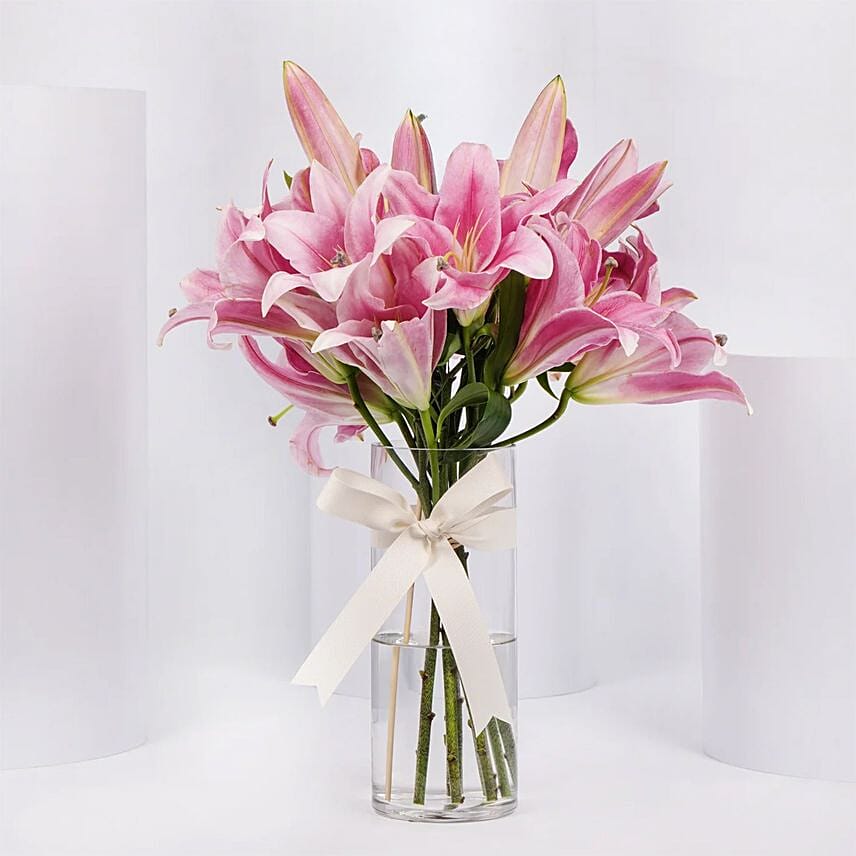 Blushing Pink Lillies Blushing Pink Lillies: هدايا رمضان في قطر