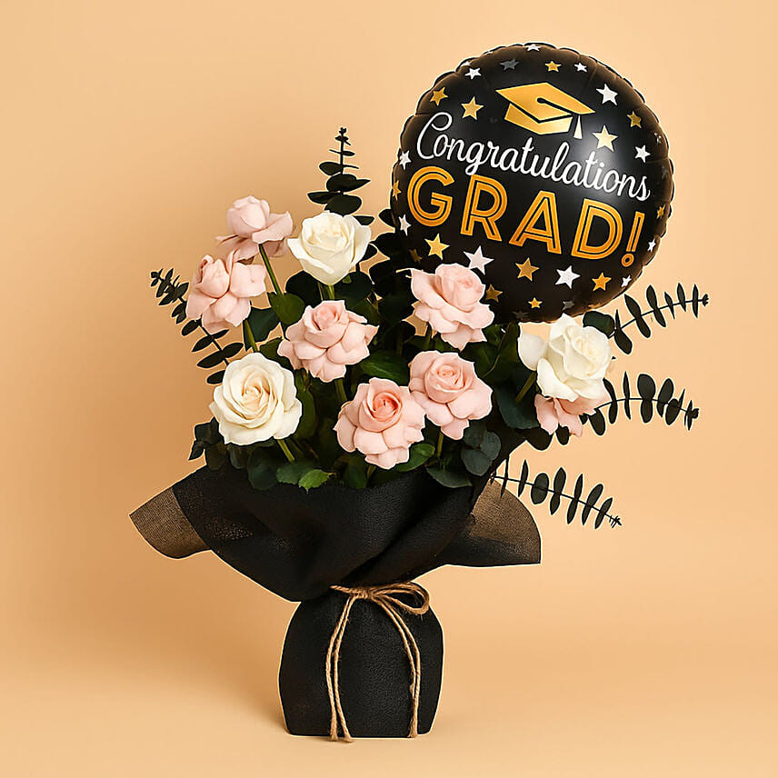 Celebrate Graduation Flowers Bouquet: باقة ورد مع شوكولاته في قطر